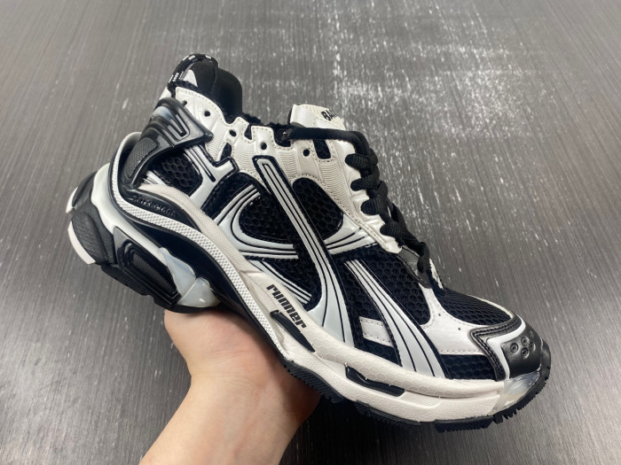 BALCIA RUNNER SNEAKER