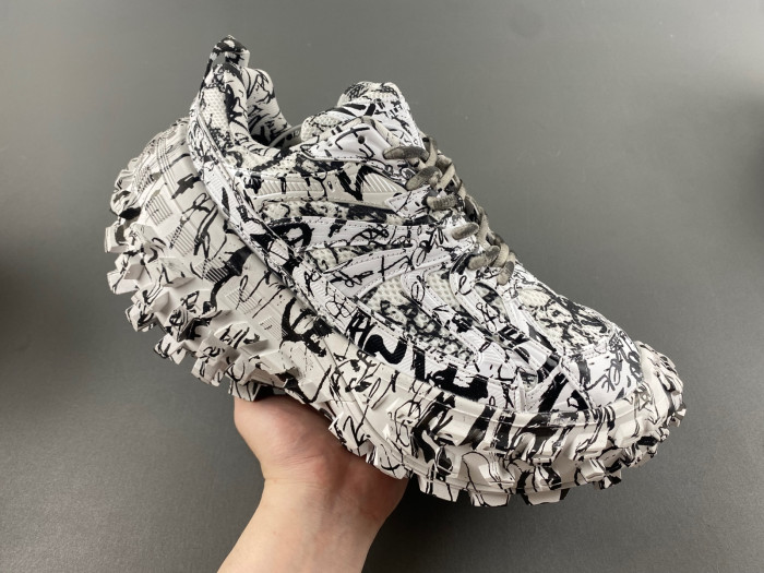 BALCIA DEFENDER SNEAKER