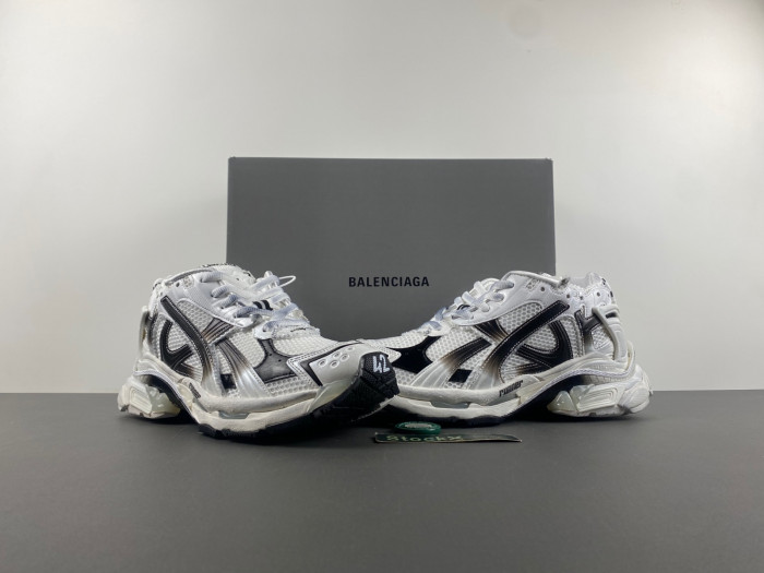 BALCIA RUNNER SNEAKER