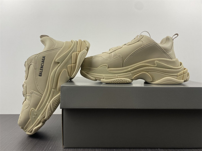 BALCIA Triple S Sneaker