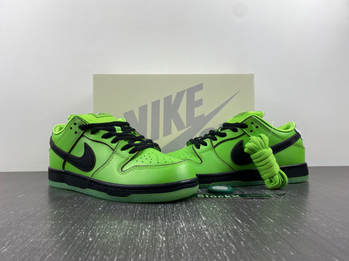 The Powerpuff Girls x Nike SB Dunk Low 