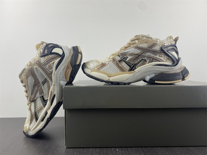 BALCIA RUNNER SNEAKER