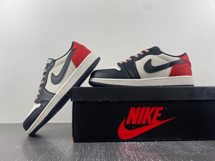 Paris Saint-Germain x Air Jordan 1 Low OG HF8828-100