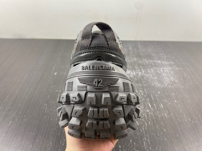 BALCIA DEFENDER SNEAKER