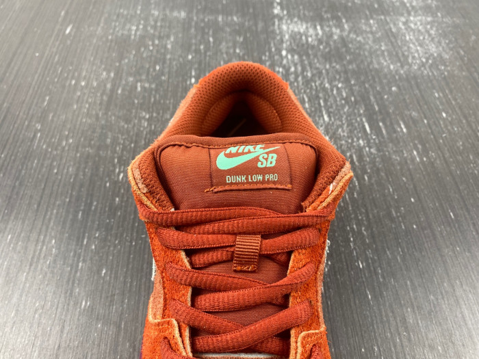 Nike SB Dunk Low Mystic Red DV5429-601