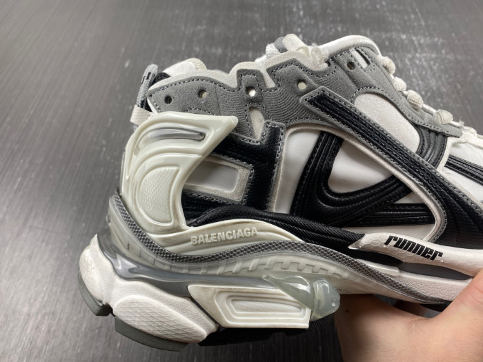 BALCIA RUNNER SNEAKER