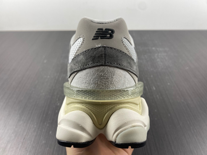 NEW BALANCENew Balance 9060 Rain Cloud Grey - U9060GRY
