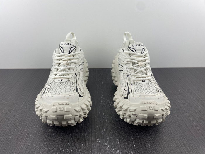 BALCIA DEFENDER SNEAKER