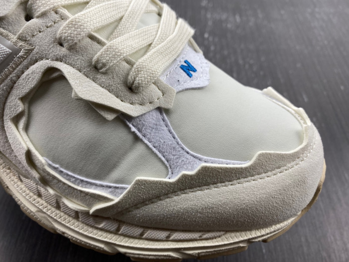New Balance 2002R 