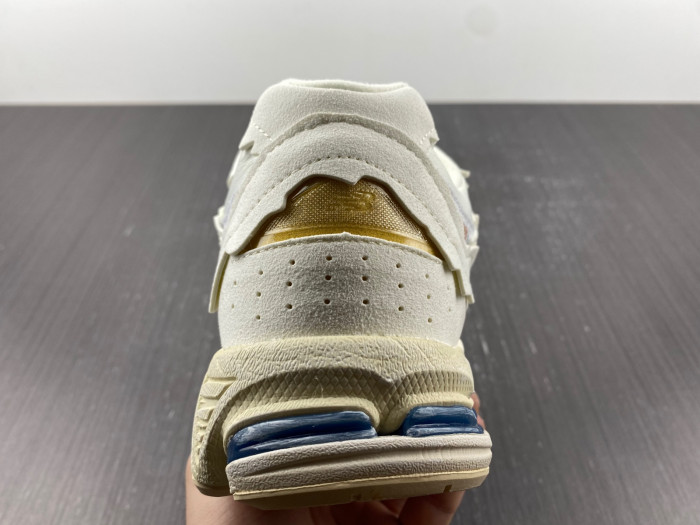 New Balance 2002R 