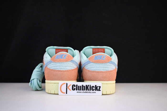 Nike SB Dunk Low 