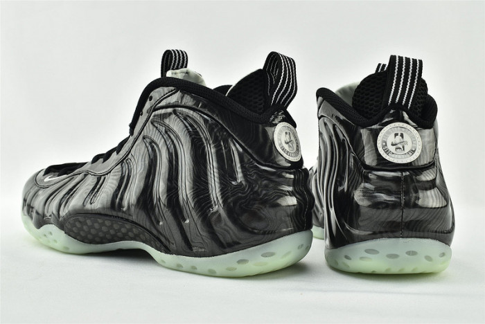 NIKE Air Foamposite One 