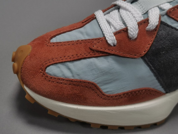 New Balance 327 