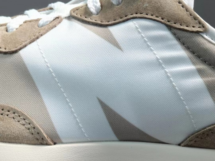 New Balance 327 