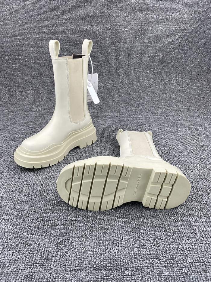 Bo*te*ga ve*ne*ta chelsea tire leather high boot