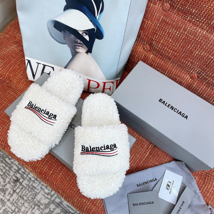 BALCIA FURRY SLIDES
