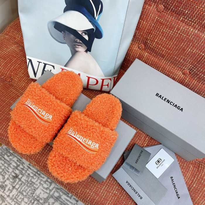 BALCIA FURRY SLIDES