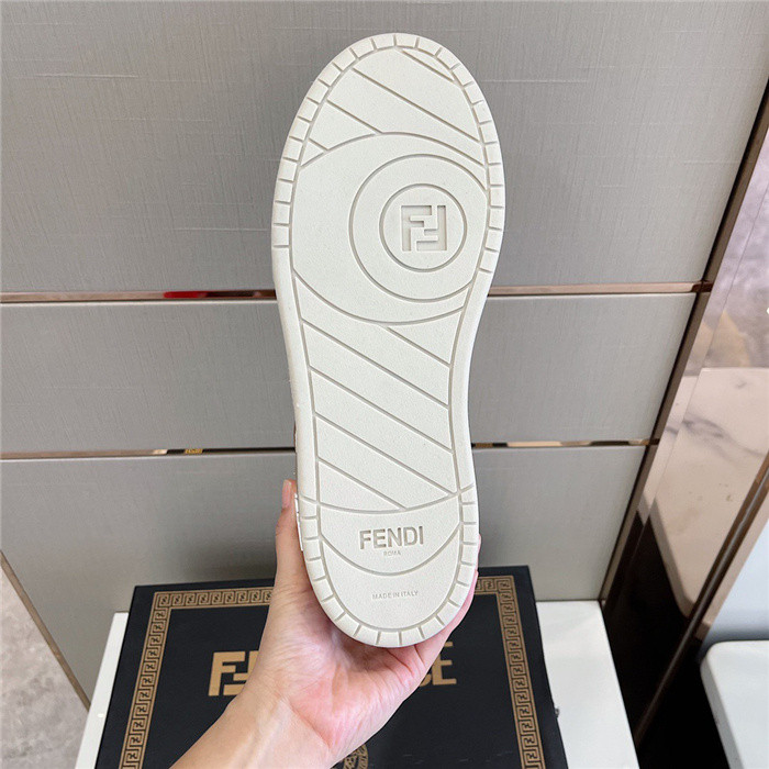 VRCE Sneaker