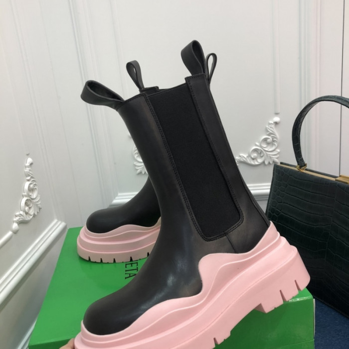 Bo*te*ga ve*ne*ta chelsea tire leather high boot