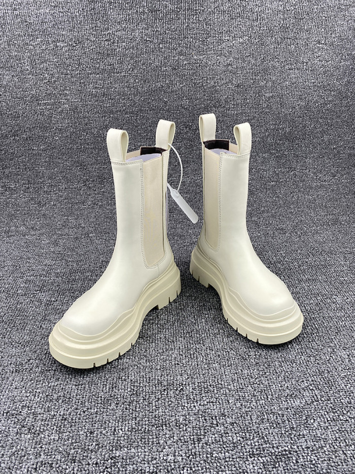 Bo*te*ga ve*ne*ta chelsea tire leather high boot