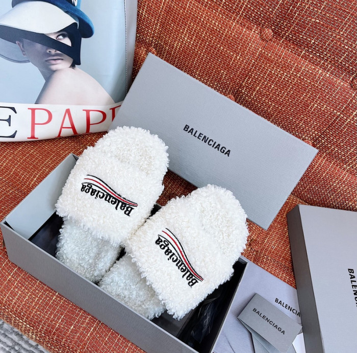 BALCIA FURRY SLIDES