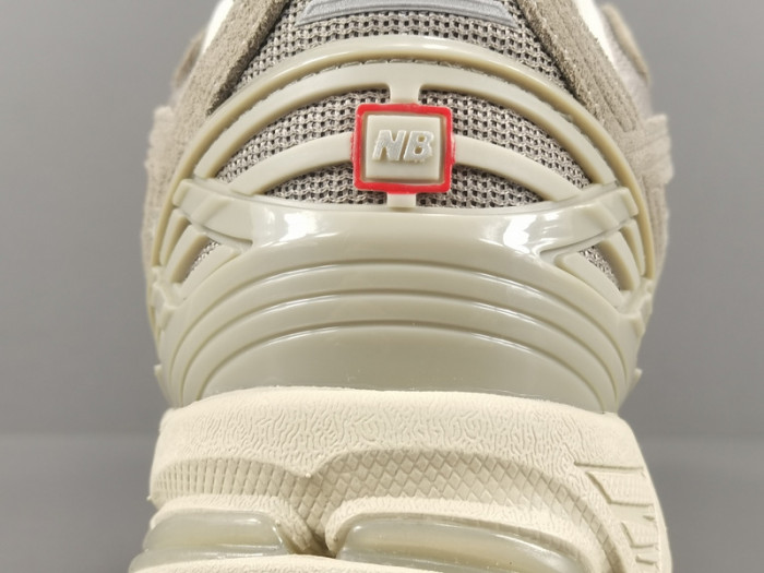 New Balance 1906R 