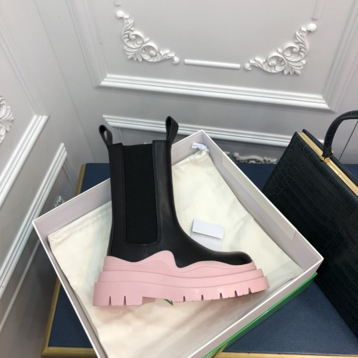 Bo*te*ga ve*ne*ta chelsea tire leather high boot