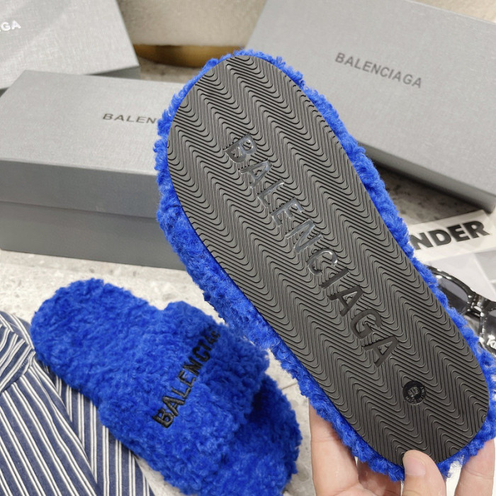 BALCIA FURRY SLIDES