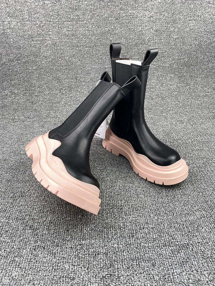 Bo*te*ga ve*ne*ta chelsea tire leather high boot