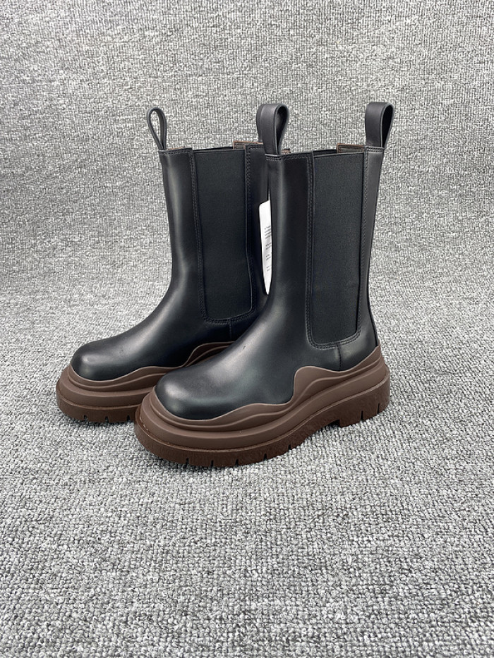 Bo*te*ga ve*ne*ta chelsea tire leather high boot
