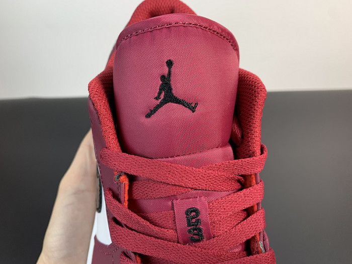 Air Jordan 1 Low 