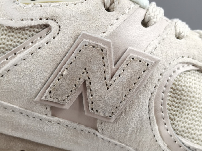 New Balance 2002R 
